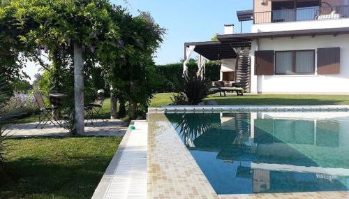 Beautiful Villa With Private Pool by Beahost - Foto 4, Garden
