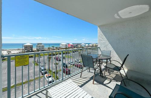 1br/1ba Sleeps 4 Near Beach w/ Breathtaking Ocean Views - Photo 8