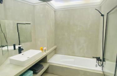 14eme et der étage "Arty" avec 2 chambres et vue panoramique ! - Foto 9