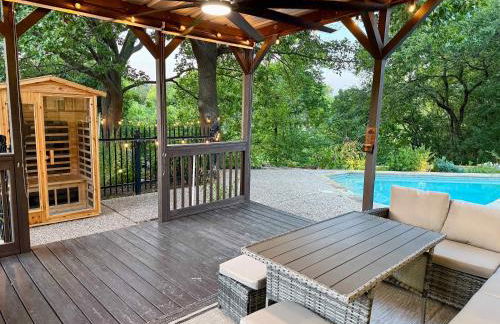 Heated Pool & Spa Mini Golf Bowling Game Room perfect for family - Photo 12