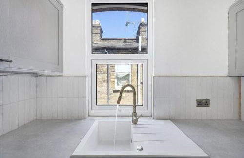 Newly refurbished 2 br apartment with a beautiful garden - Foto 19