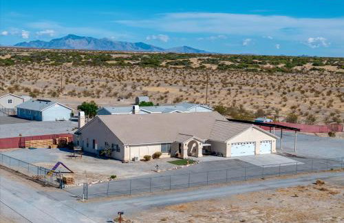 4BR Desert Oasis near Valley and Vegas - Foto 52