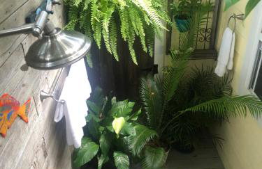 Romantic Beach Style Cottage close to everything! - Photo 12