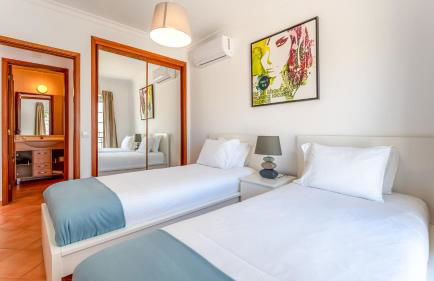 Serene Duplex House With Patio by LovelyStay - Foto 16