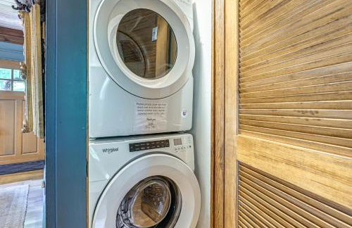 Enchanting Highlands Cottage with Pond and Waterfall - Foto 24