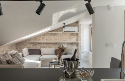 Charming stone apartment with jacuzzi in center of Omiš - Foto 43