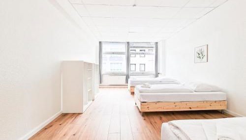 Tolstov Apartments - City Center Apartment with 5 Rooms - 10 Min Messe DUS - Foto 4, wardrobe