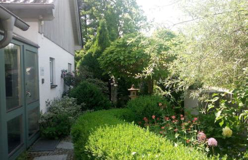 Schöner Bungalow mit Gartenterrasse und Teich - Foto 11