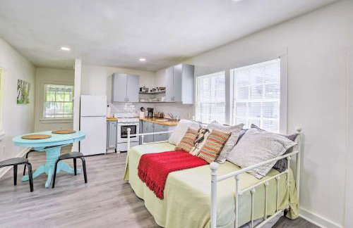 Quaint Leeds Studio with Yard about 18 Mi to Birmingham! - Foto 1