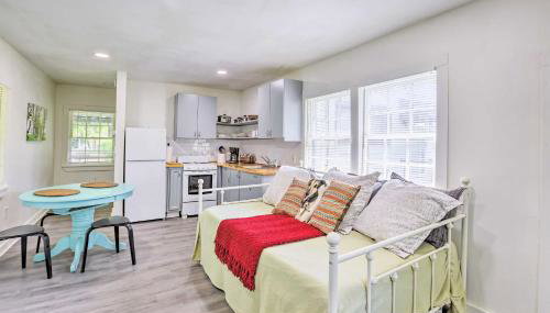 Quaint Leeds Studio with Yard about 18 Mi to Birmingham! - Foto 1