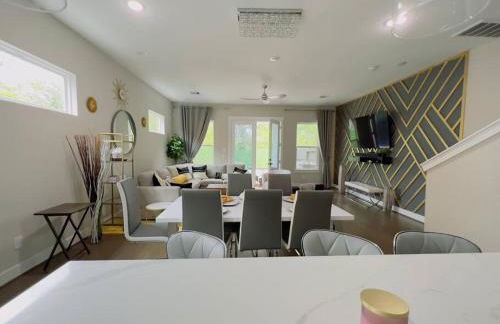 Gray Lux Hse 3BR 3 and half Ba MedCenter DownTWN HotTub - Photo 69