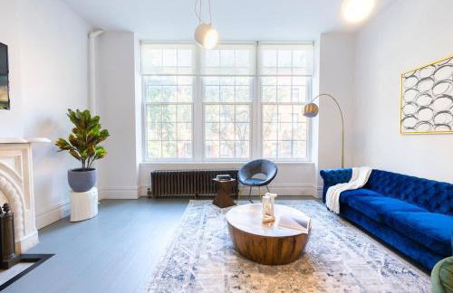 E10-2 Designer East Village Townhouse 1BR W D - Foto 6