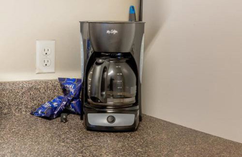 Wrap-Around Porch Uptown Stay-Pets Welcome! - Foto 18