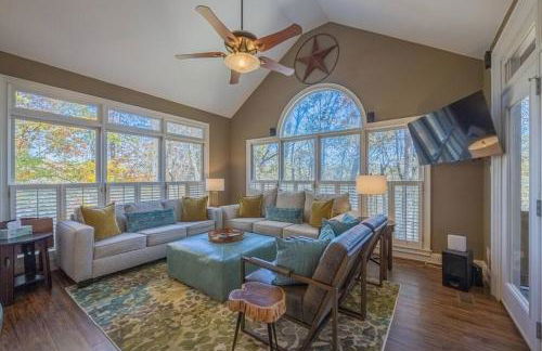 Large Luxury House, King Beds and More, Hot Tub, Theater, Fireplace, Game Room, Ping-pong, Pool Table, Air Hockey, Arcade, River, Big Kitchen, Nice Porch, Quiet, Good for Families and Large Groups, Near UGA Golf Course, Close to UGA & Stanford Stadium - Photo 6