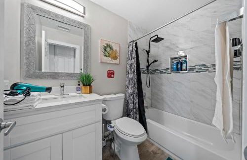 Entire Private Home with 3 Bedrooms 2 Bathrooms, Gated Yard, Garage, Hot Tub, 4-Beds, Golf, Mira Mesa, Available Now - Photo 28