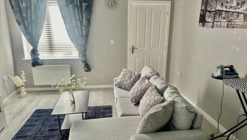 Luxurious Wolverhampton Retreat with 4 Bedrooms - Foto 2