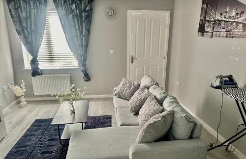 Luxurious Wolverhampton Retreat with 4 Bedrooms - Foto 2