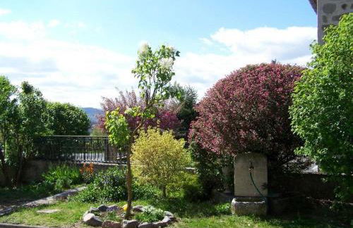 Appartement Spacieux avec Jardin Privatif, Proche du Puy-en-Velay et d'un Golf, WiFi Inclus - FR-1-582-286 - Foto 3