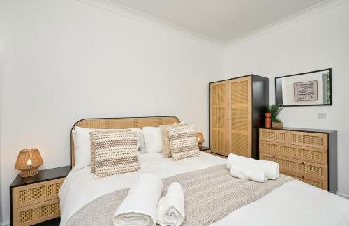 Riviera View - A Stunning Large 1 Bed Apt - Private Parking - 5 Mins To Beach - Dog Friendly - Close To Ventnor, Shanklin & Sandown - Ideal For Friends, Families & Business Travellers - Managed By "Greenstay Serviced Accommodation" - Foto 19