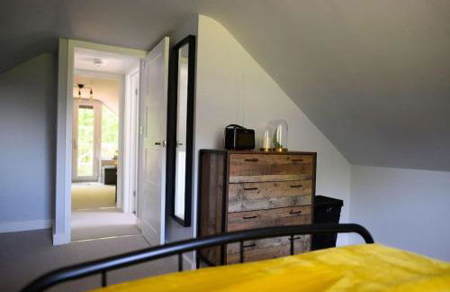 The Coach House at Wenvoe Manor, Cardiff - Photo 33