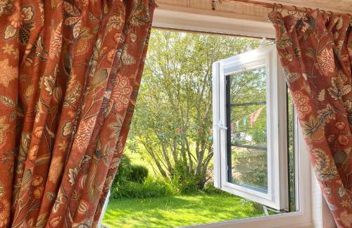 Robin Cabin with hot tub - Foto 8