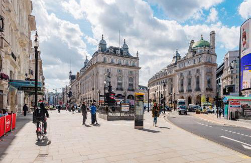 Welcome London Piccadilly Circus - Photo 25