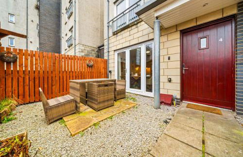 Modern 5 Bedroom Townhouse with Free Parking - Foto 10