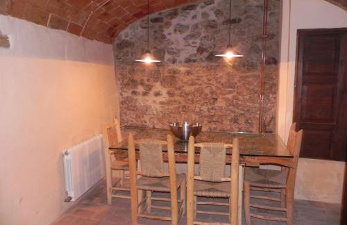 BAIX EMPORDÀ. Increíble casa en pueblo medieval - Foto 8