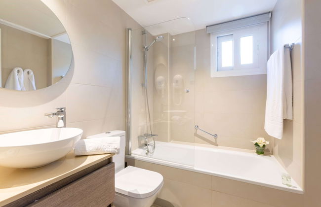 Ramada Hotel & Suites by Wyndham Costa del Sol - Photo 41