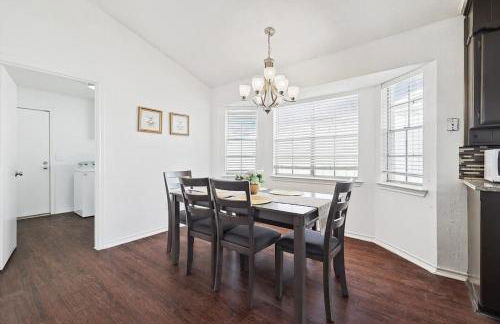 Spacious 4-BR Home Near Allen Outlets & Dining - Foto 19