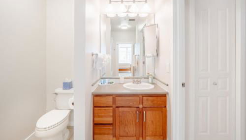 Waterfront Spacious 1BR, Den Walk to Pike Place - Photo 2