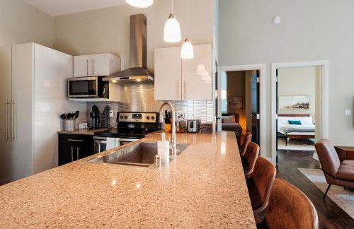 Downtown Luxe 2BR Loft Apt - Sleeps 6-7 - Walkable - Foto 10