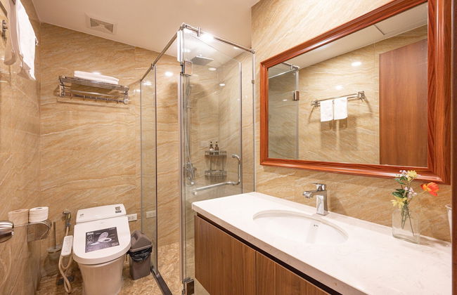 Luxe Paradise Suites Tay Ho - Photo 43