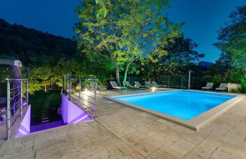 Villa Zara with 32 sqm heated Pool, Jacuzzi, Billiard, Tennis table, 8pax - Photo 43