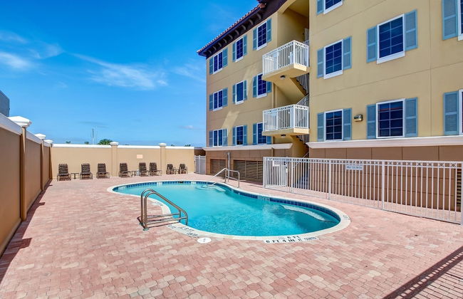 Deluxe Condo at the heart of Main Beach by RedAwning - Foto 19