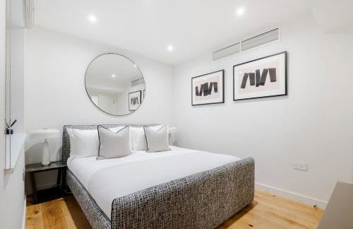 Luxury Central Mayfair Townhouse with A/C 3BR 3BA - Photo 20