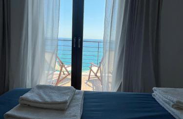 The Yacht House - Photo 13