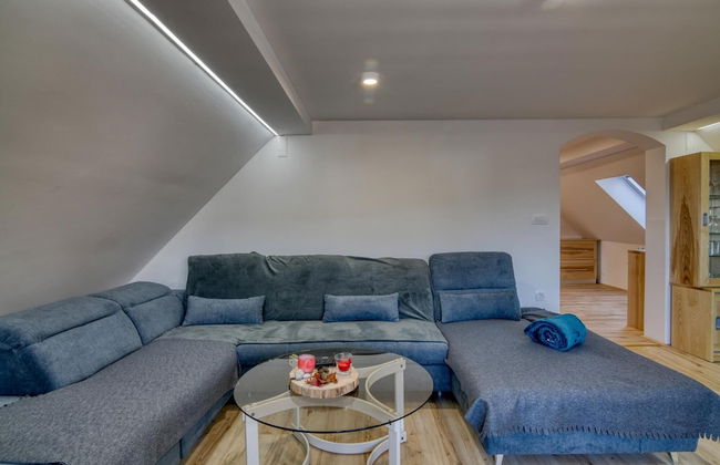 Farmhouse Raspberry Pool Wellness - Photo 3