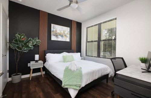 2BR Escape w Parking&Pool, Near Rvrwlk & Conv Ctr - Foto 69