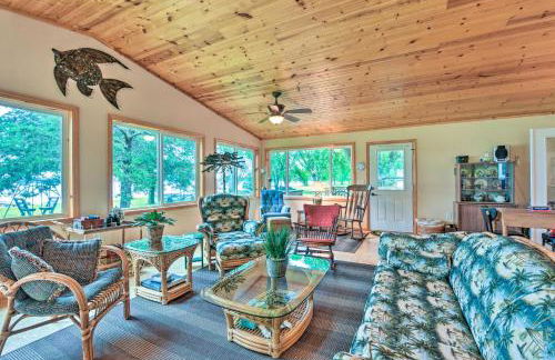 Lakefront Spicer Cabin with Dock and 2 Kayaks! - Foto 3