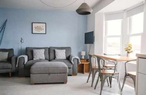 Barry Island Beachfront Apartment - Stunning Bay Views and Private Parking - Foto 1