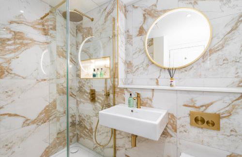 Dragon Suites Luxury Apartments at Rutland Square - Photo 26