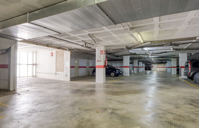 Charming Apartment With Patio - Photo 24