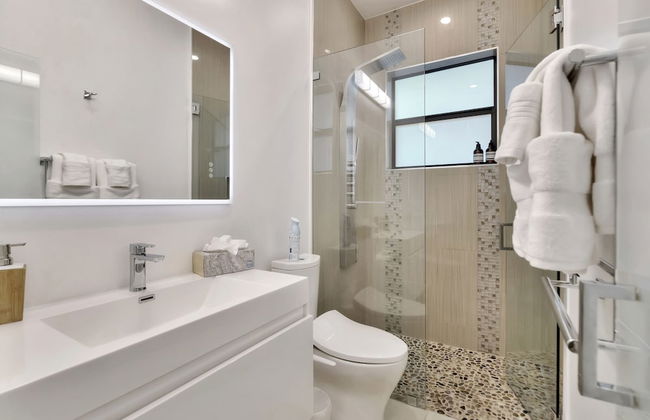 Lynora's Luxe Estate Modern Design - Foto 28