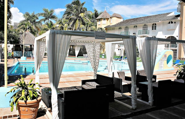 Private 2 Bedroom Beachfront Penthouse Condo Ocho Rios, Jamaica - Foto 20