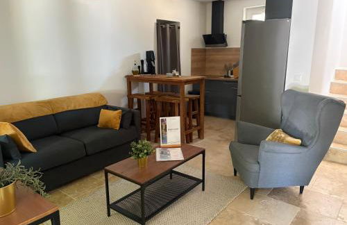 Le mas des glycines - parking privé et terrasse ombragée - Foto 2