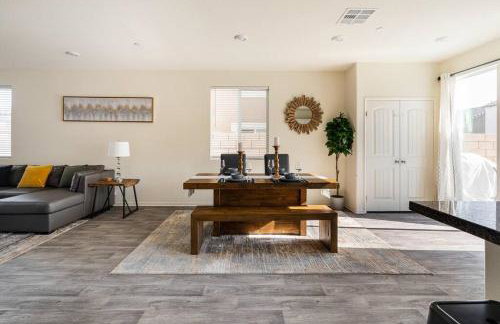 Spacious Modern Home in Sierra Lakes Fontana - Photo 32