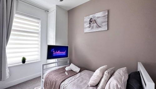 Sleek Skyward Serenity 2bed w Pool Table - Ystrad - Foto 4