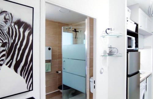 RAVAS Studio climatisé terrasse proche commerces - Photo 3