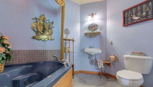 Charming Nautical-Themed Inn Room with Private Whirlpool & Lake Views Near Lake Helen, Florida - Foto 2